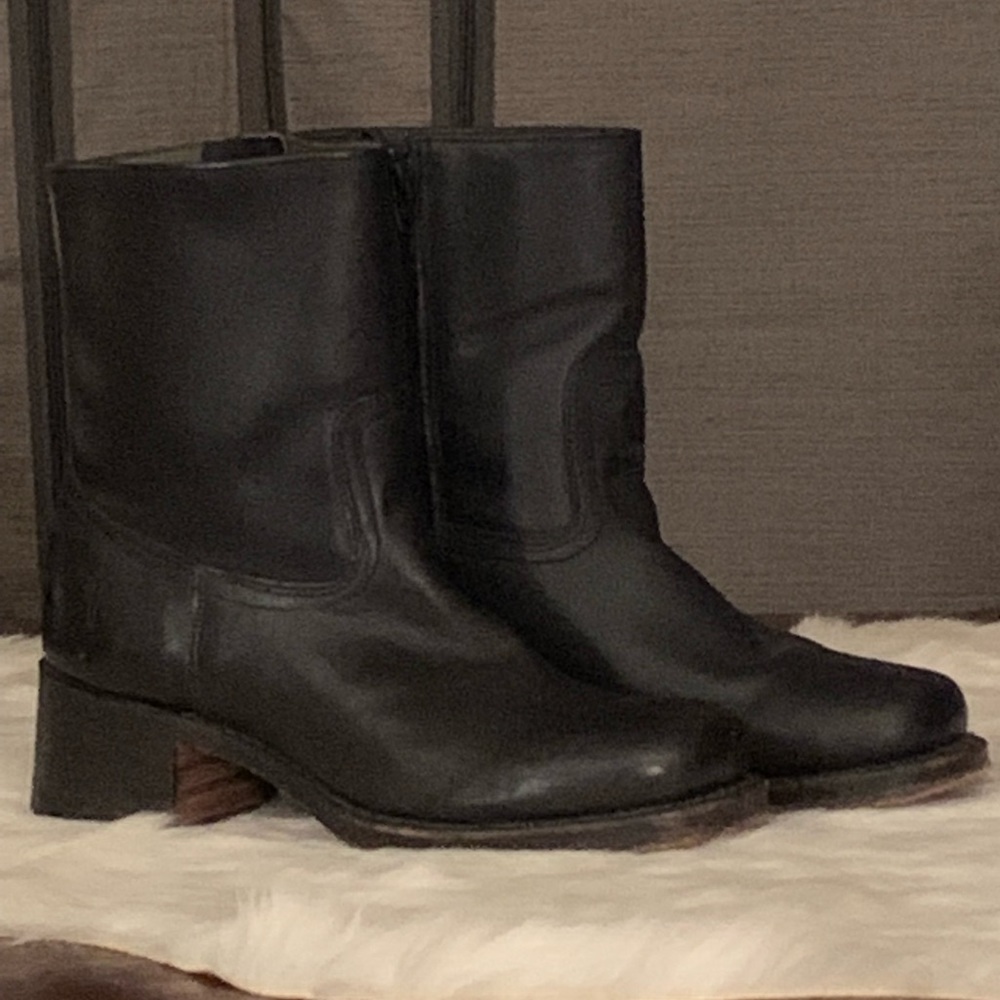 Frye women’s Black Boots size 7 1/2(Run a bit big)